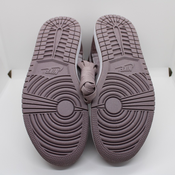 Women's Jordan 1 Mid SE Purple Smoke/White Size 9 - Picture 8 of 11